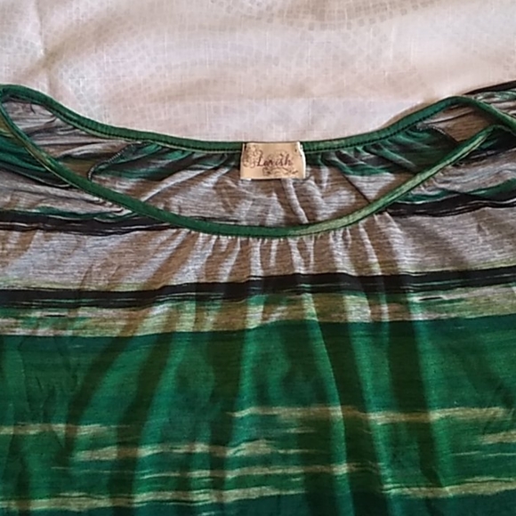 Lavish brand silky style short sleeve blouse - Picture 2 of 2